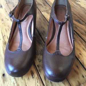 Brown Leather t-strap shoes